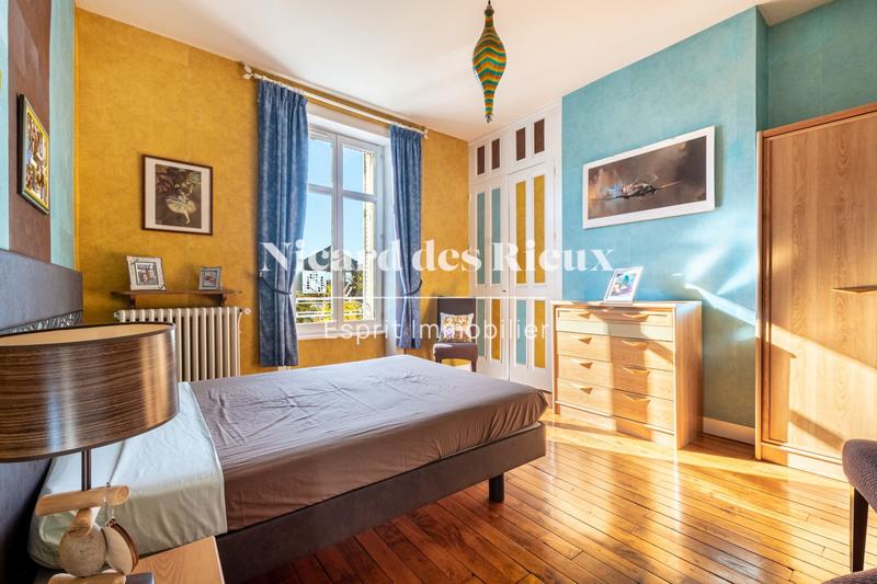 Maison - 180 m² - 8 pièces