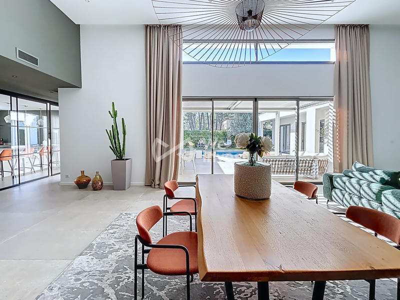 Villa - 220 m² - 5 pièces