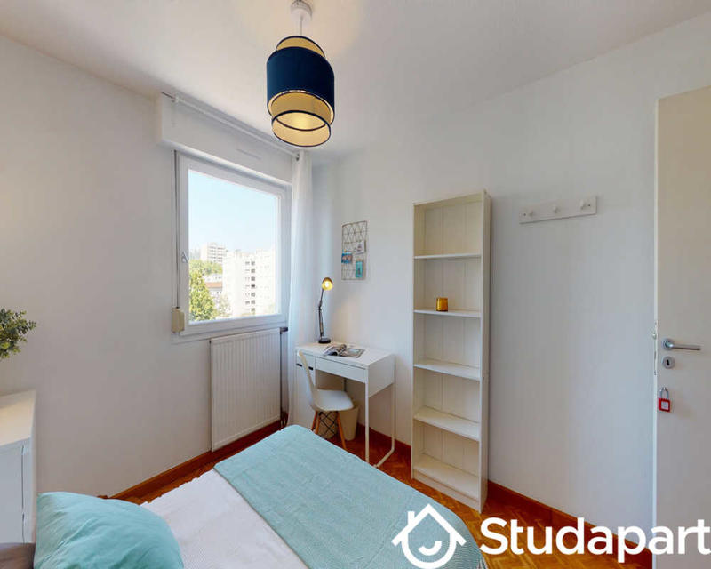 Chambre - 70 m² - 1 pièce