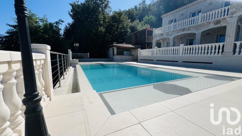 Maison - 252 m² - 7 pièces