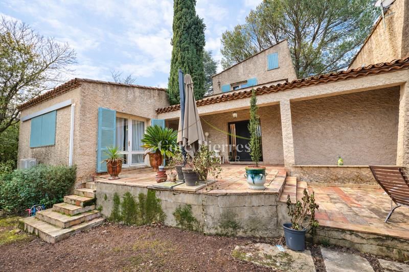 Maison - 220 m² - 6 pièces