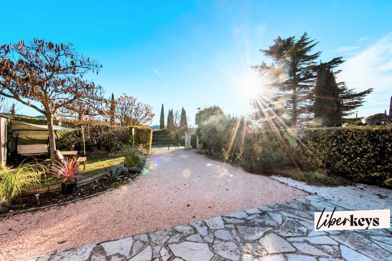 Maison - 256 m² - 6 pièces