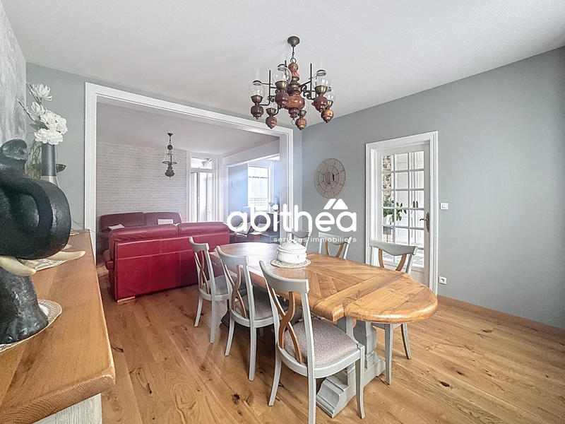 Maison - 183 m² - 8 pièces