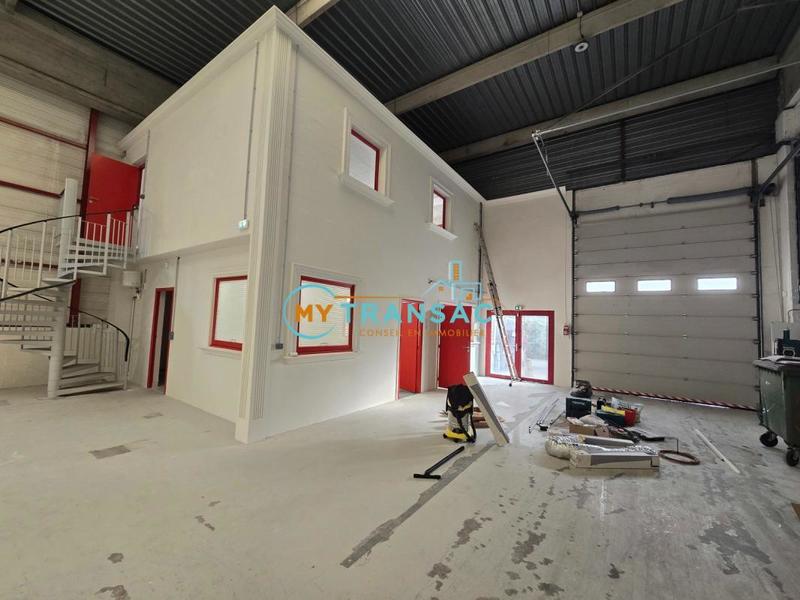 Local d'activités - 392 m²