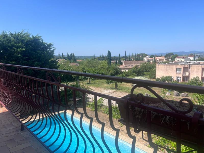 Maison - 180 m² - 8 pièces