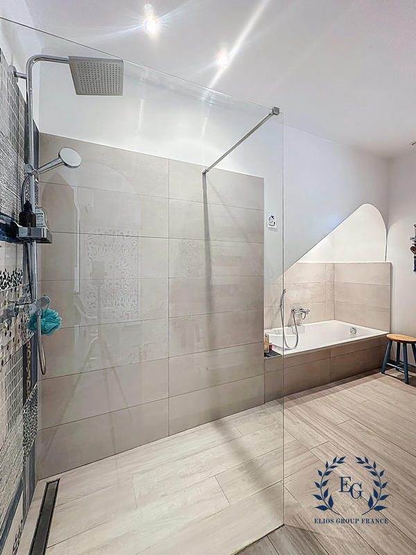 Maison - 218 m² - 7 pièces