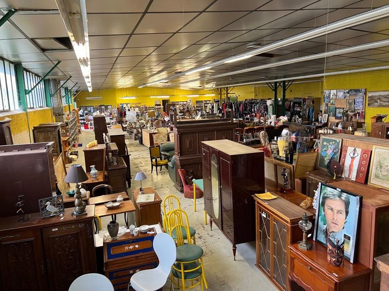 Local commercial - 1 300 m²