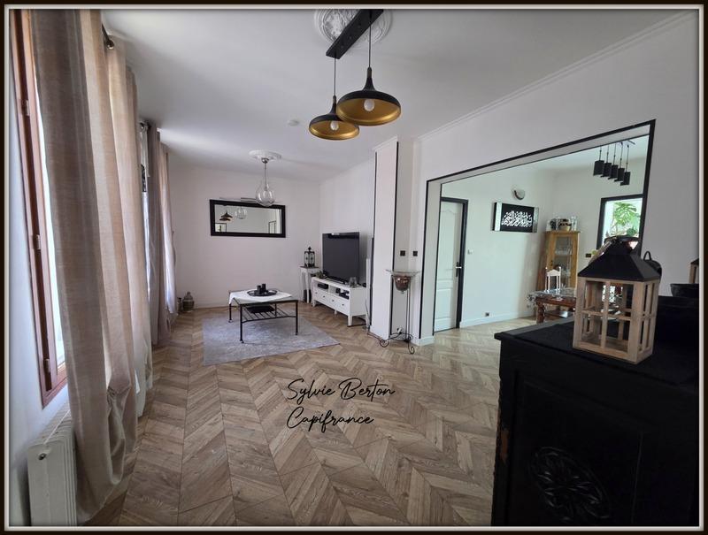 Maison - 99 m² - 6 pièces