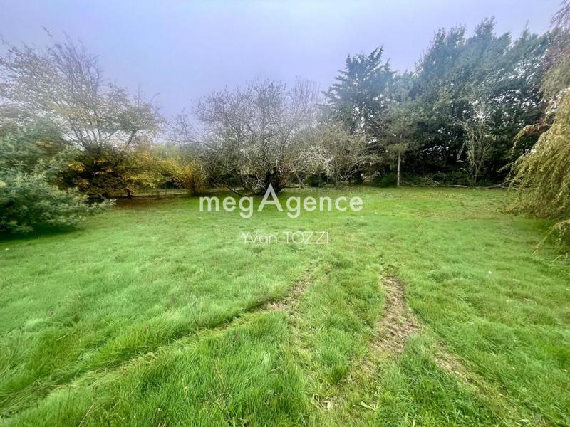Terrain constructible - 734 m²