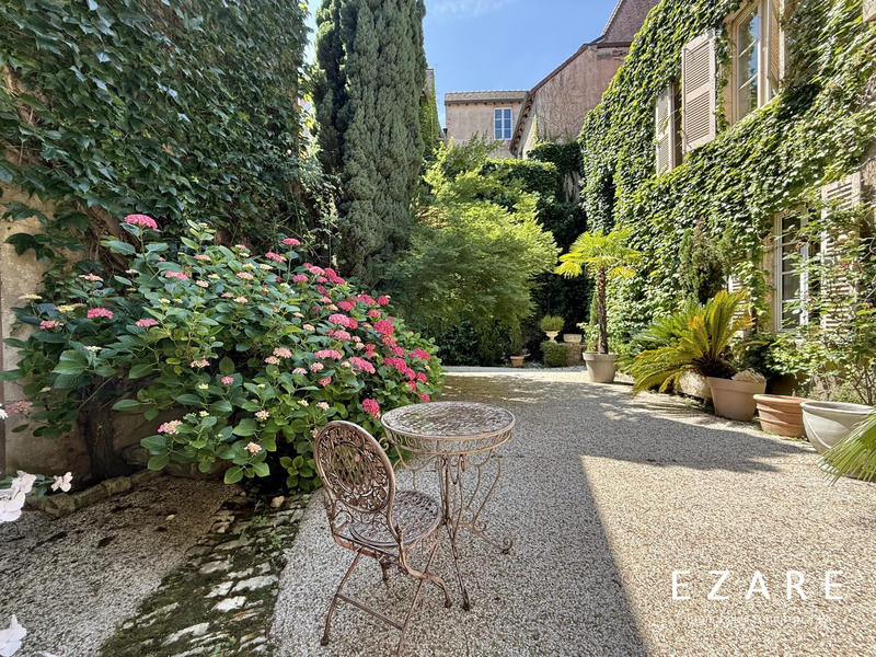 Maison - 470 m² - 15 pièces