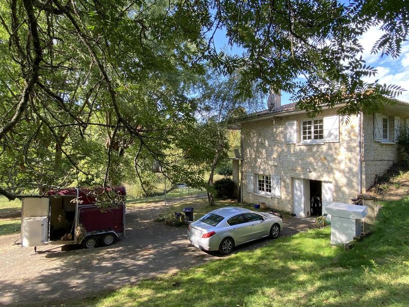 Maison - 230 m² - 7 pièces