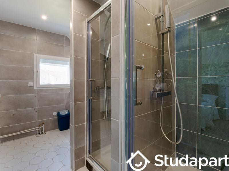 Chambre - 80 m² - 1 pièce