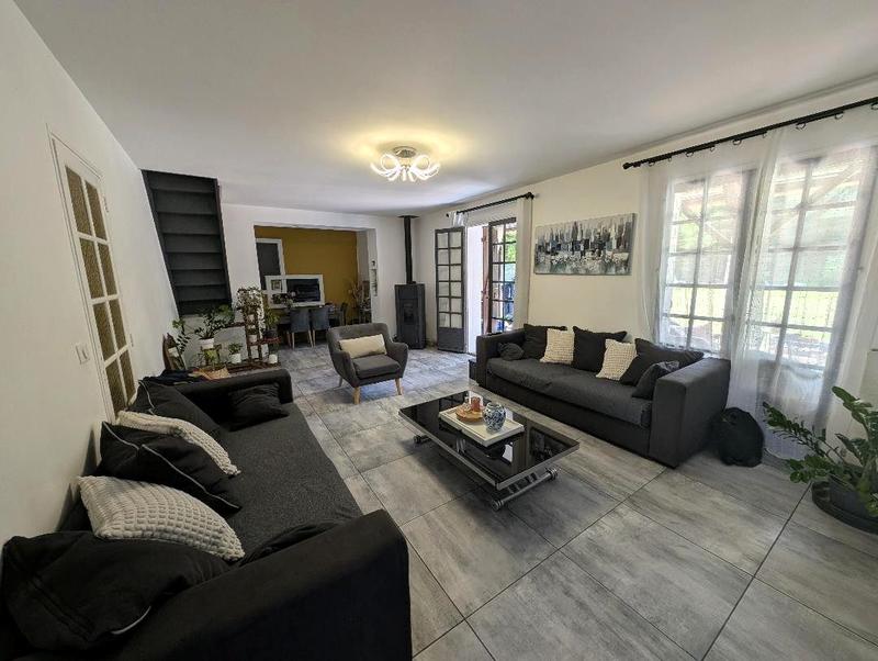 Maison traditionnelle - 180 m² - 8 pièces