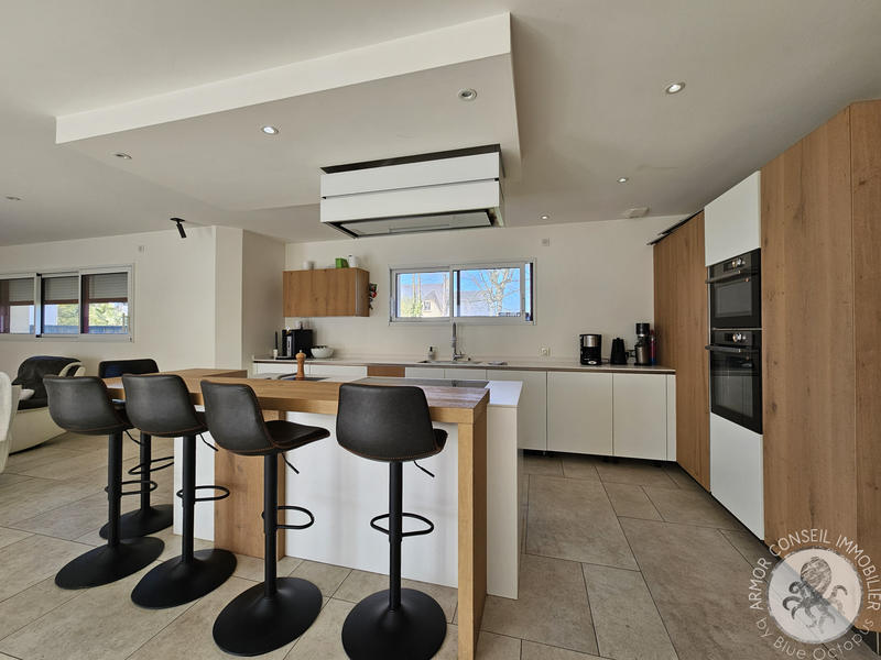 Maison - 203 m² - 6 pièces