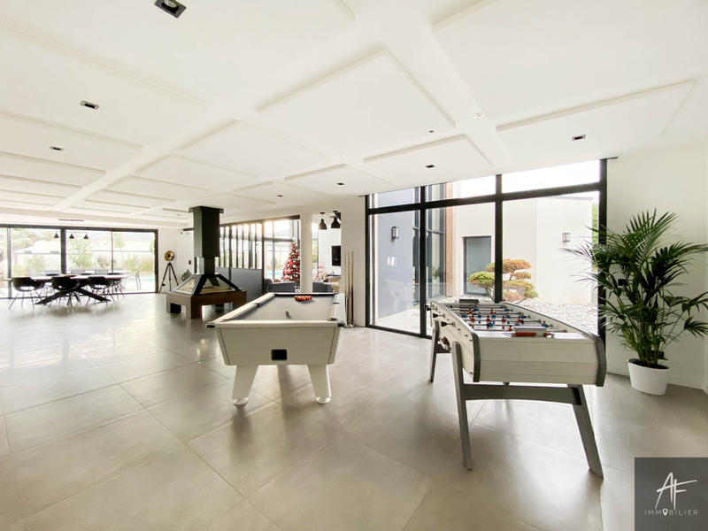 Villa - 320 m² - 8 pièces