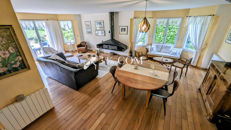 Maison - 196 m² - 7 pièces