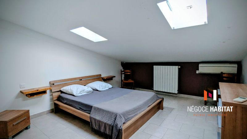 Maison - 235 m² - 10 pièces