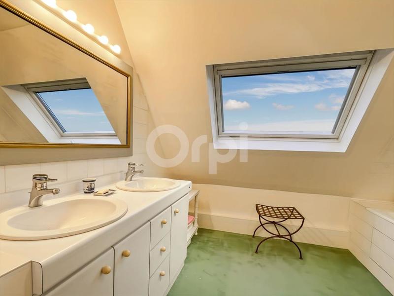 Propriété - 236 m² - 6 pièces