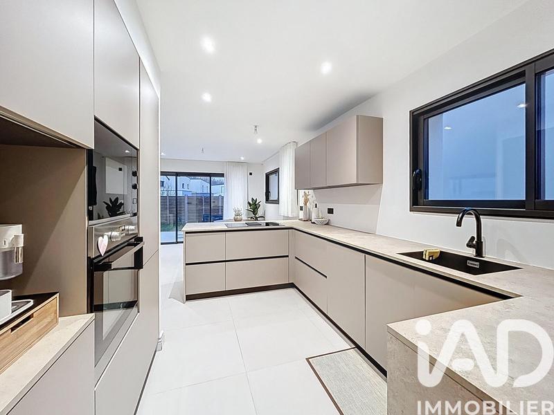 Maison - 121 m² - 6 pièces