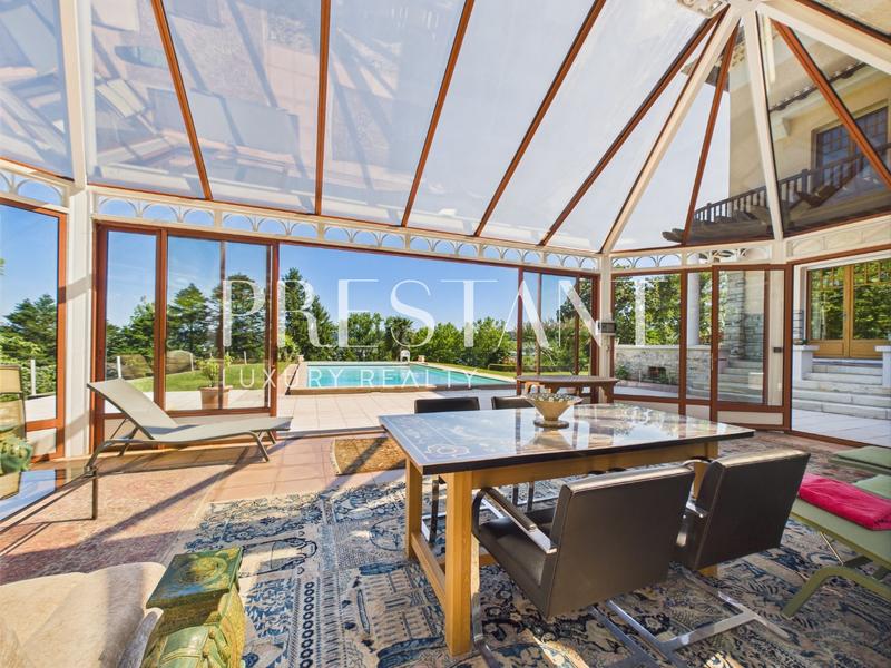 Maison - 470 m² - 15 pièces