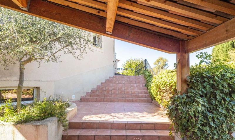 Villa - 328 m² - 10 pièces