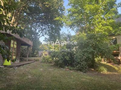 Maison - 182 m² - 9 pièces