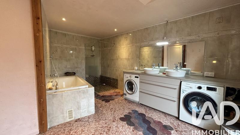 Maison - 236 m² - 7 pièces