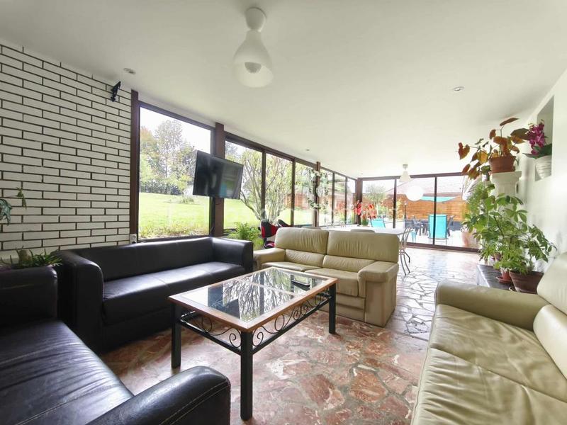 Maison - 213 m² - 8 pièces