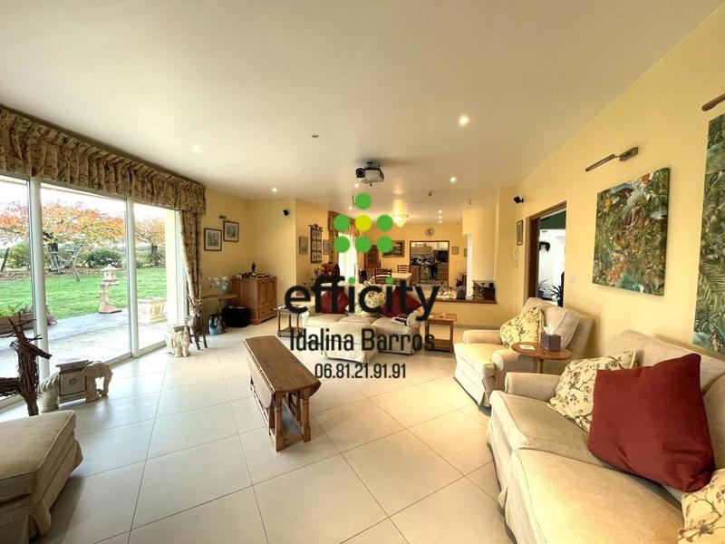 Pavillon - 267 m² - 10 pièces