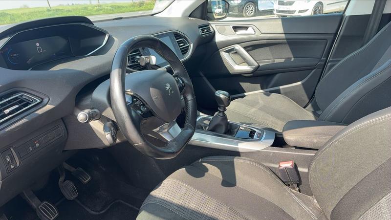 Peugeot 308 II 1.5 BlueHDi 130 Allure