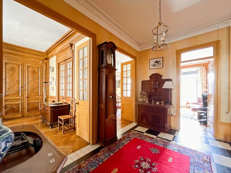 Appartement - 189 m² - 6 pièces