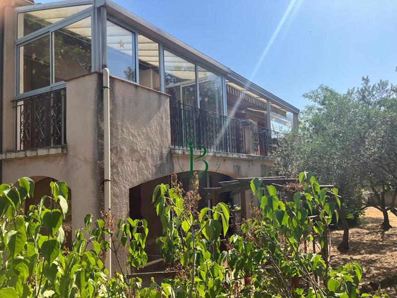 Villa - 242 m² - 6 pièces