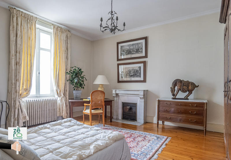 Maison - 311 m² - 12 pièces