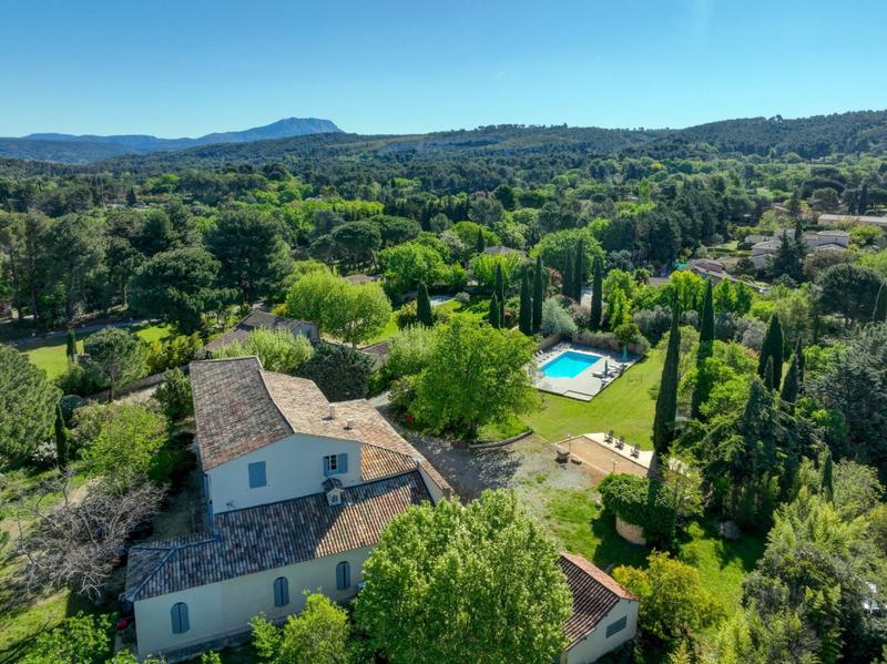 Mas - 730 m² - 11 pièces