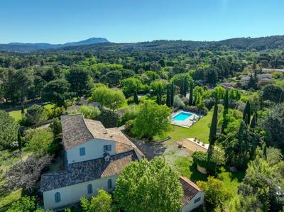 Mas - 730 m² - 11 pièces