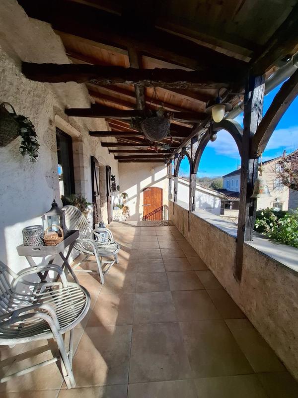 Maison - 220 m² - 8 pièces