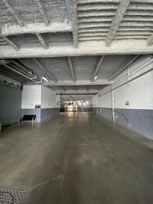 Entrepôt - 2 900 m²