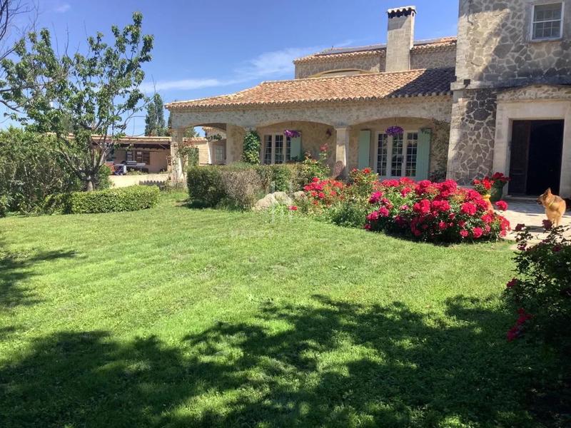 Propriété - 753 m²