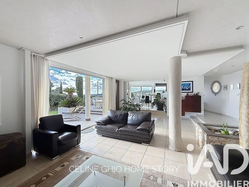 Maison - 232 m² - 7 pièces