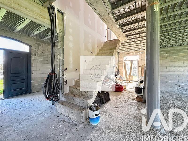 Maison - 330 m² - 8 pièces