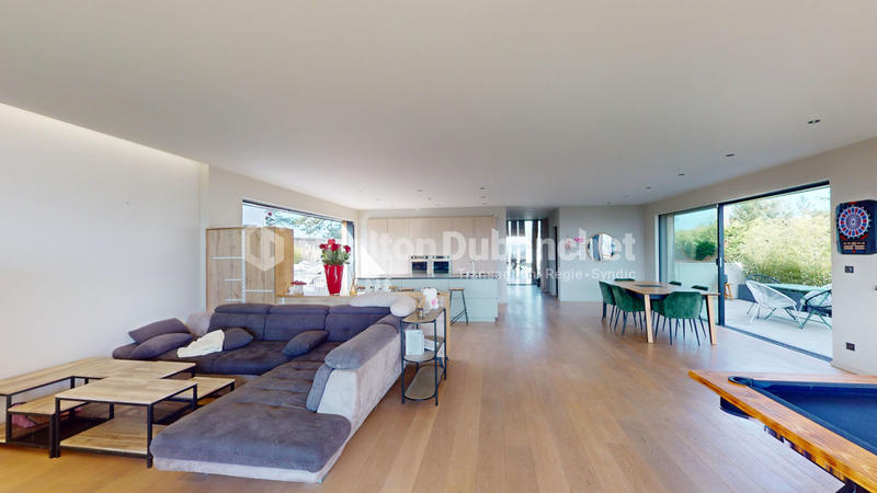 Maison - 235 m² - 6 pièces