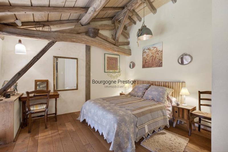 Propriété - 239 m² - 7 pièces