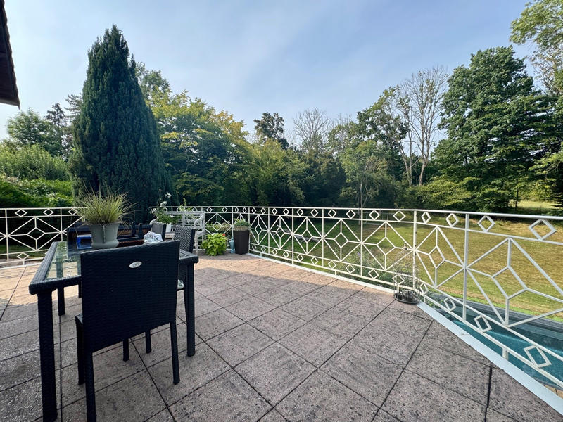 Maison - 238 m² - 7 pièces