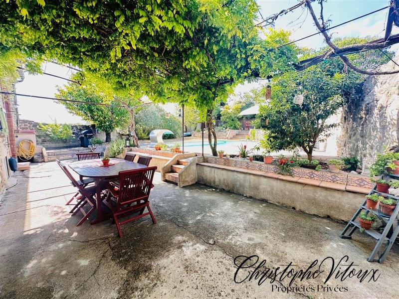 Maison - 231 m² - 7 pièces