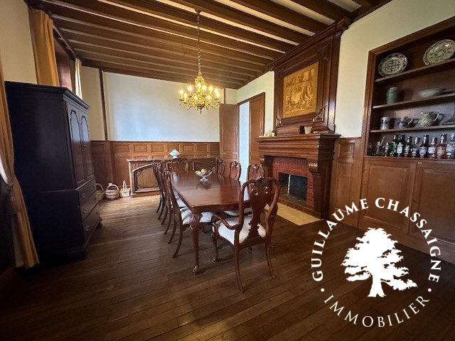 Maison traditionnelle - 290 m² - 8 pièces
