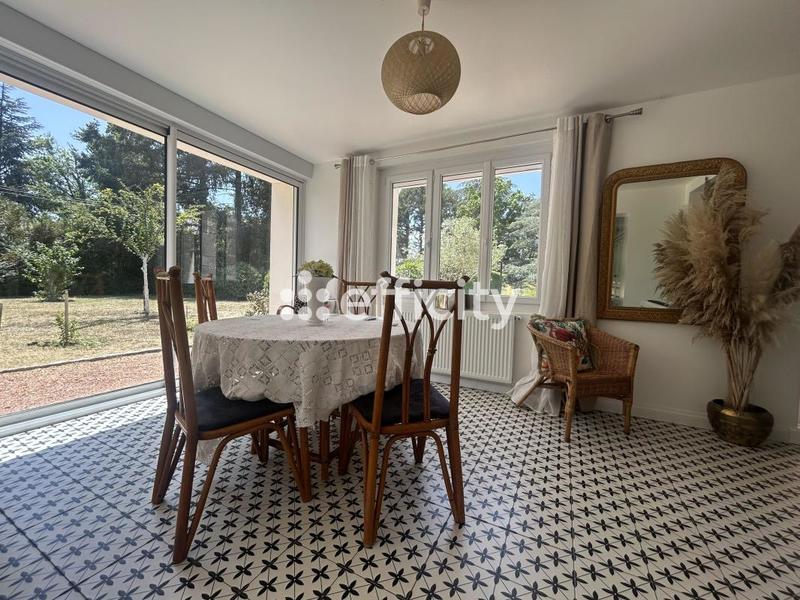 Maison traditionnelle - 270 m² - 9 pièces