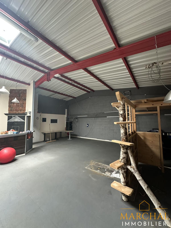 Entrepôt - 700 m²