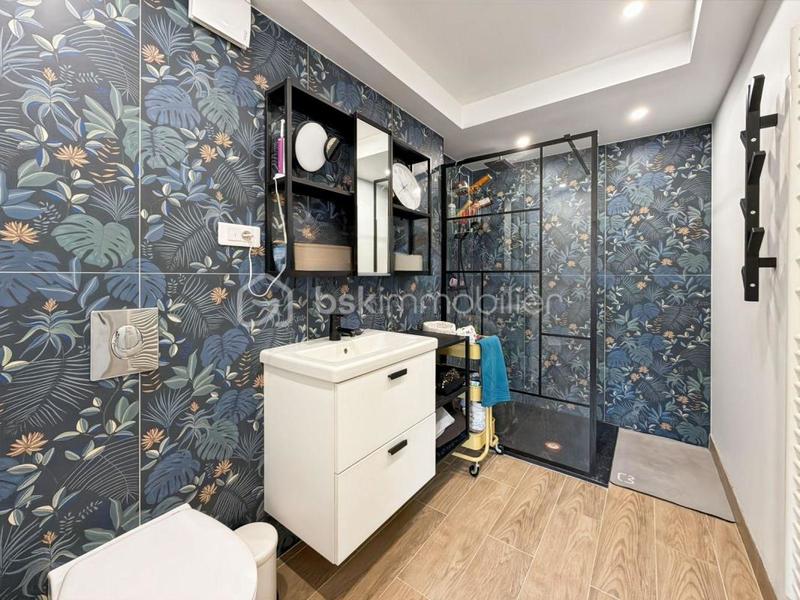 Maison traditionnelle - 220 m² - 8 pièces