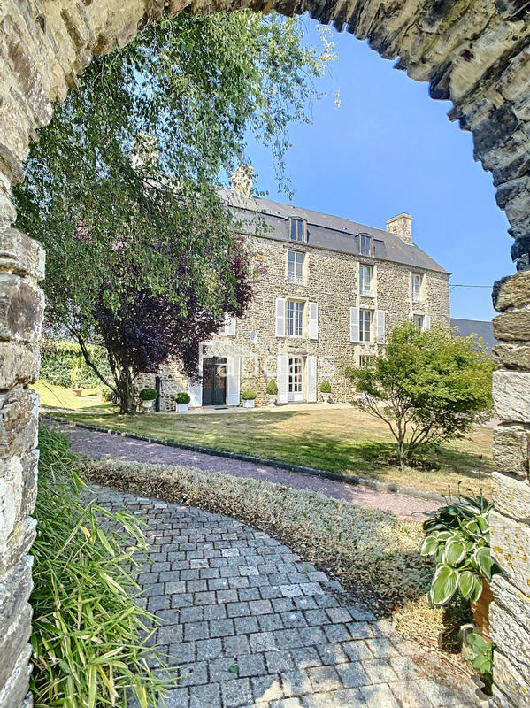 Propriété - 368 m² - 9 pièces