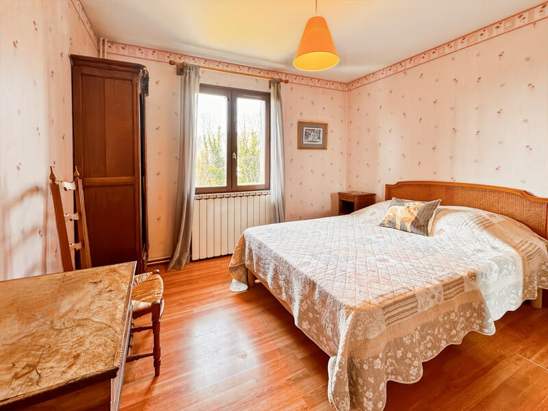 Maison - 221 m² - 5 pièces